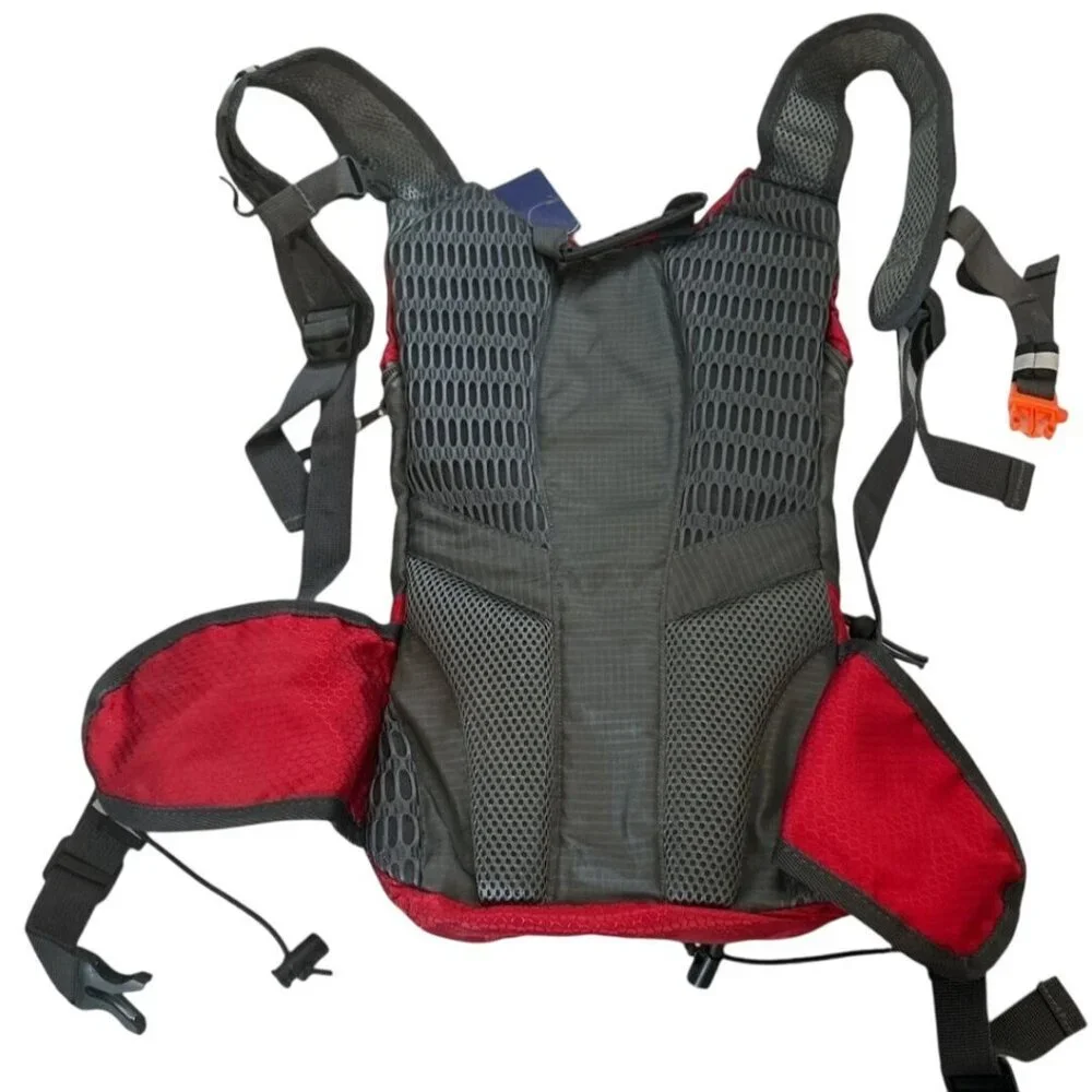 Drift NWT Hydration Backpack With Bladder Red Ripstop Zip Pockets 16